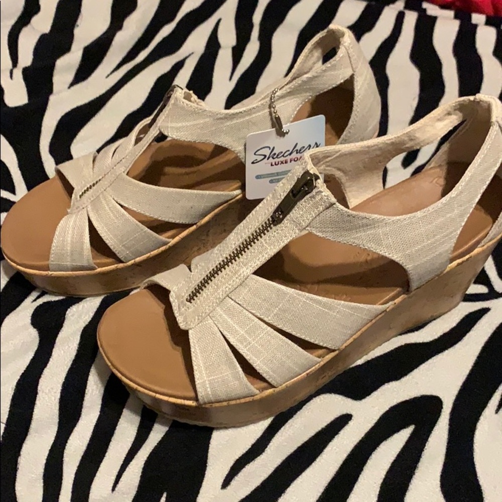 Skechers Luxe Foam Platform Sandals